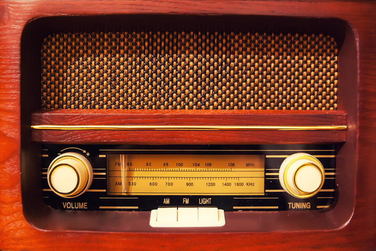 Retro radio